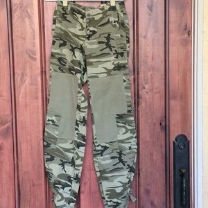 Loose Fit Camouflage Pants S